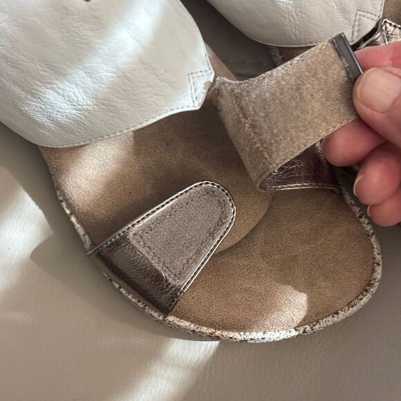 Modzori Reversibles Women's Sandals in Black, Silver, and white sz 8 - Picture 7 of 7